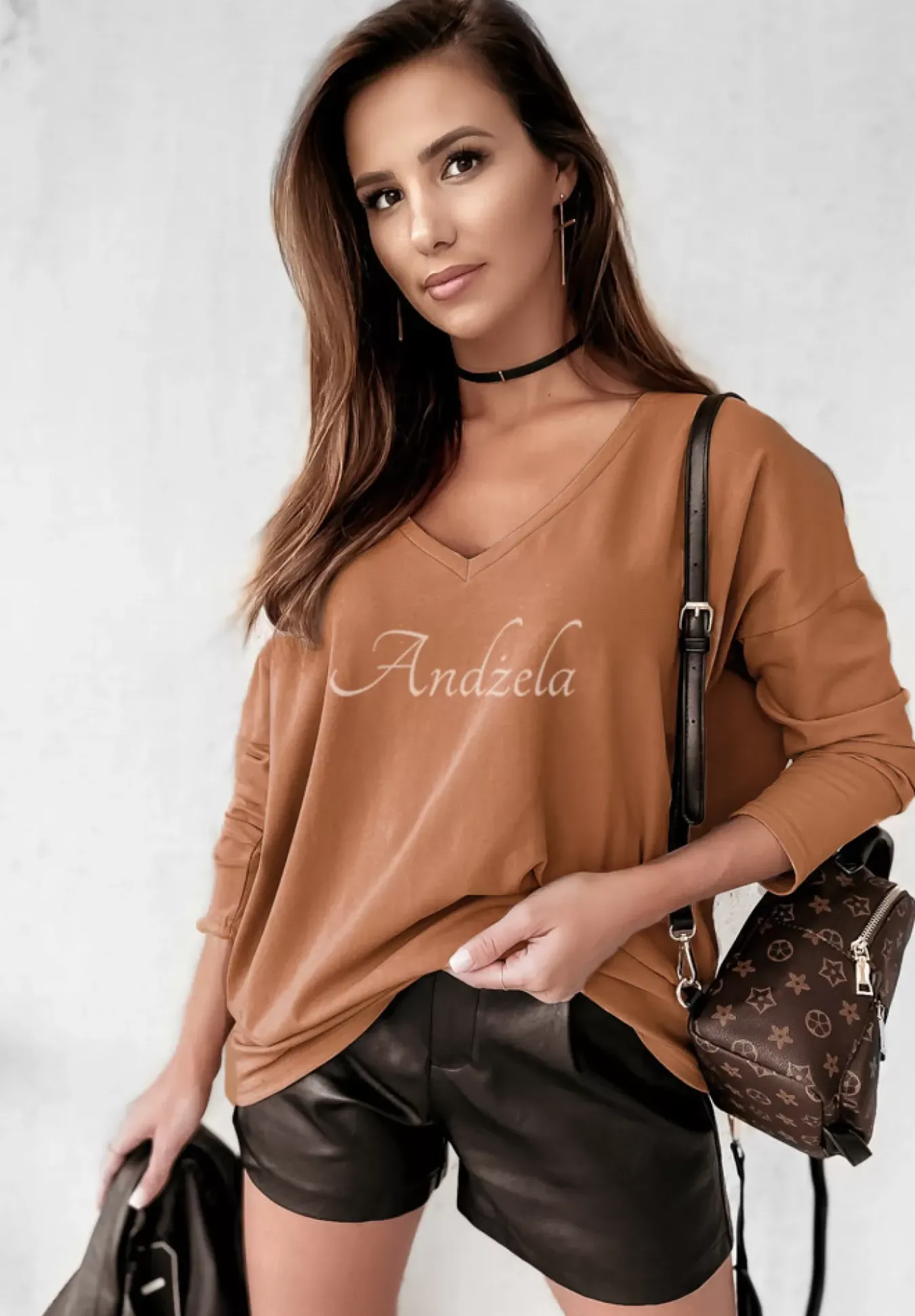 Bluzka Z Dekoltem W Serek Amore Ciemny Camel