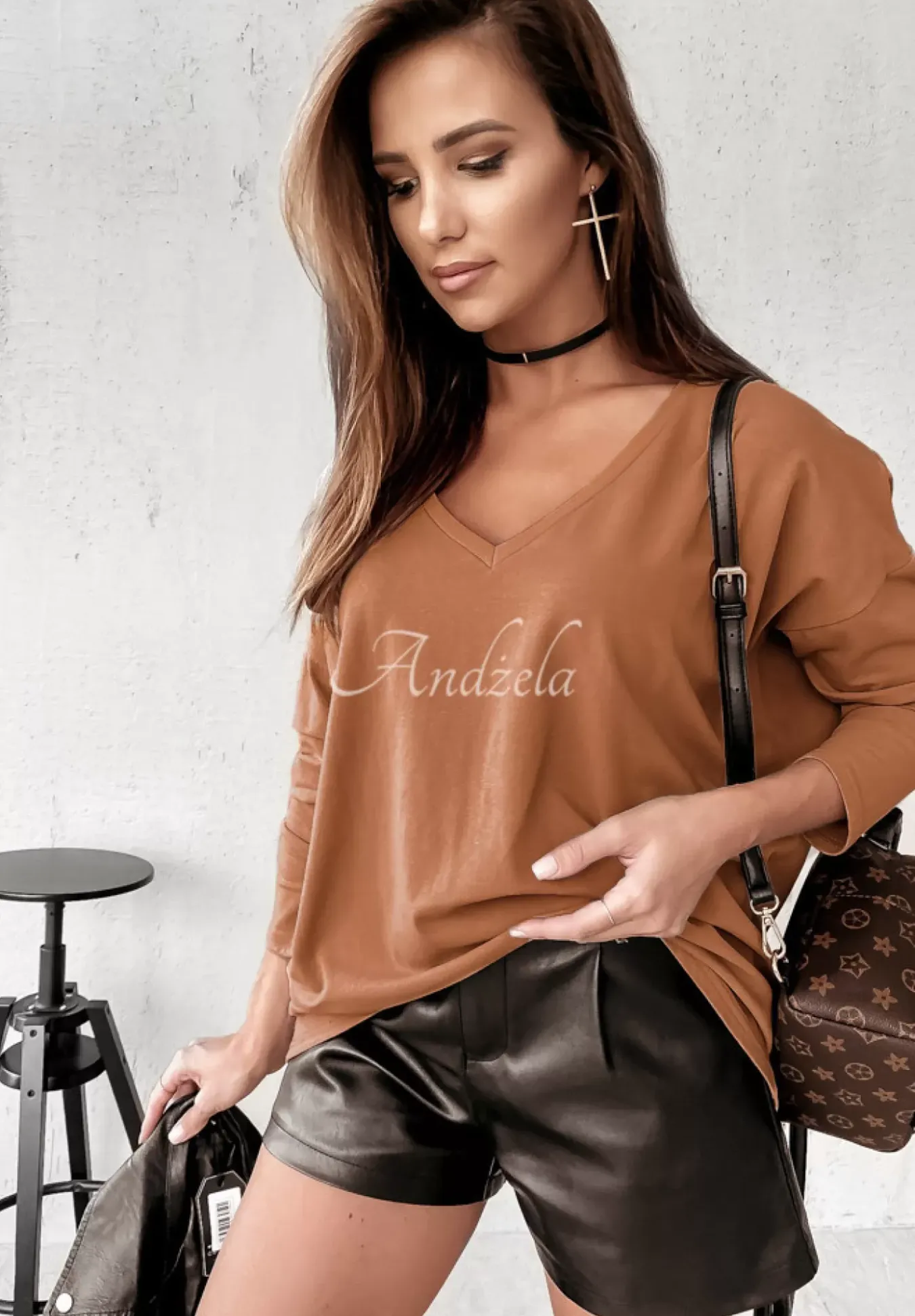 Bluzka Z Dekoltem W Serek Amore Ciemny Camel