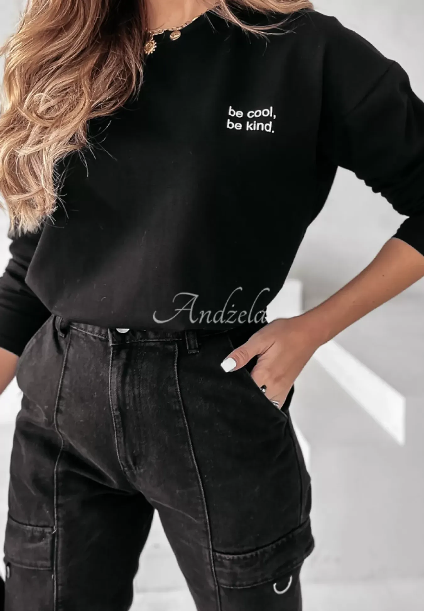 Bluzka Z Nadrukiem Be Cool, Be Kind Czarna