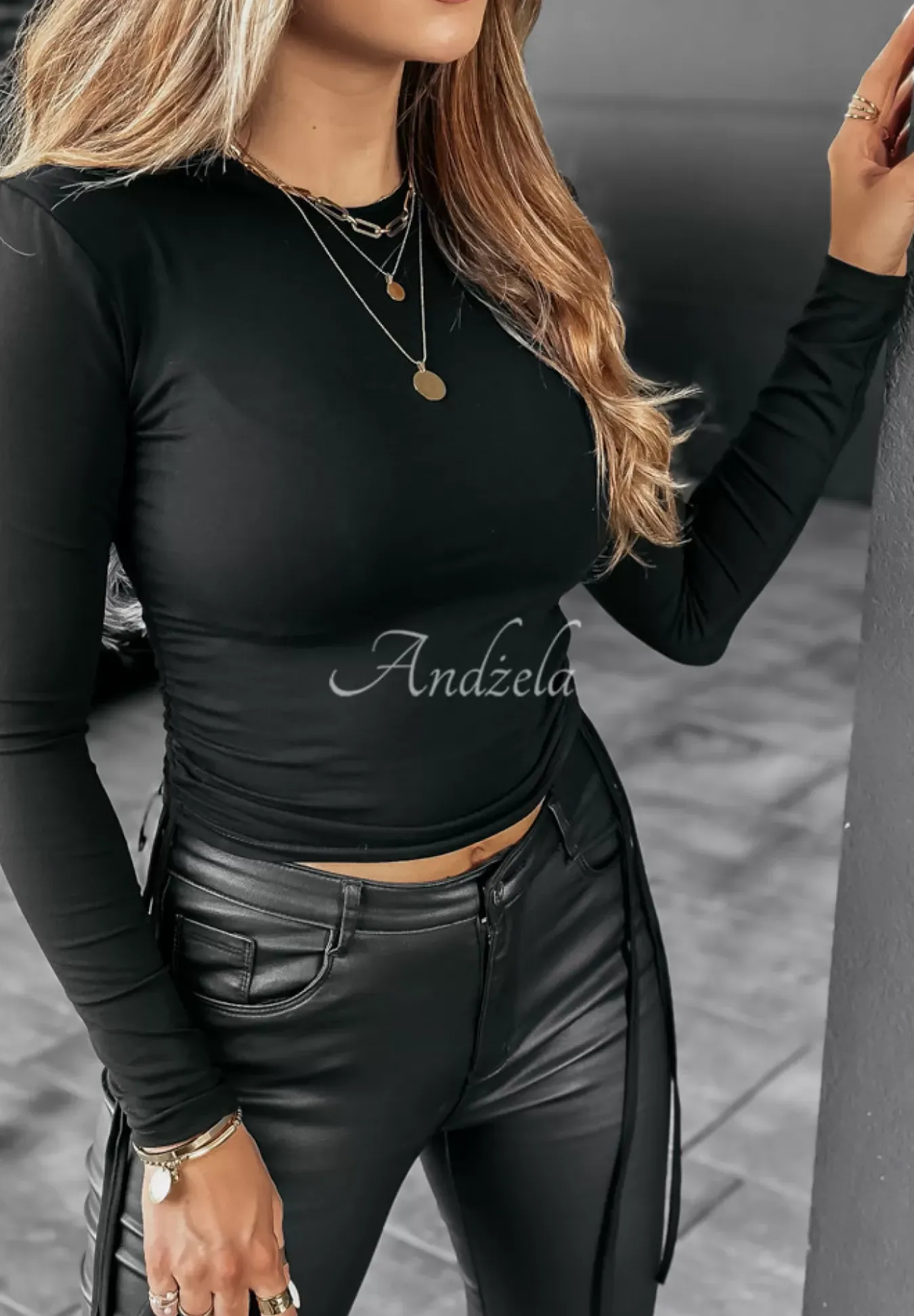 Bluzka Ze Sciagaczami Femme Finesse Czarna