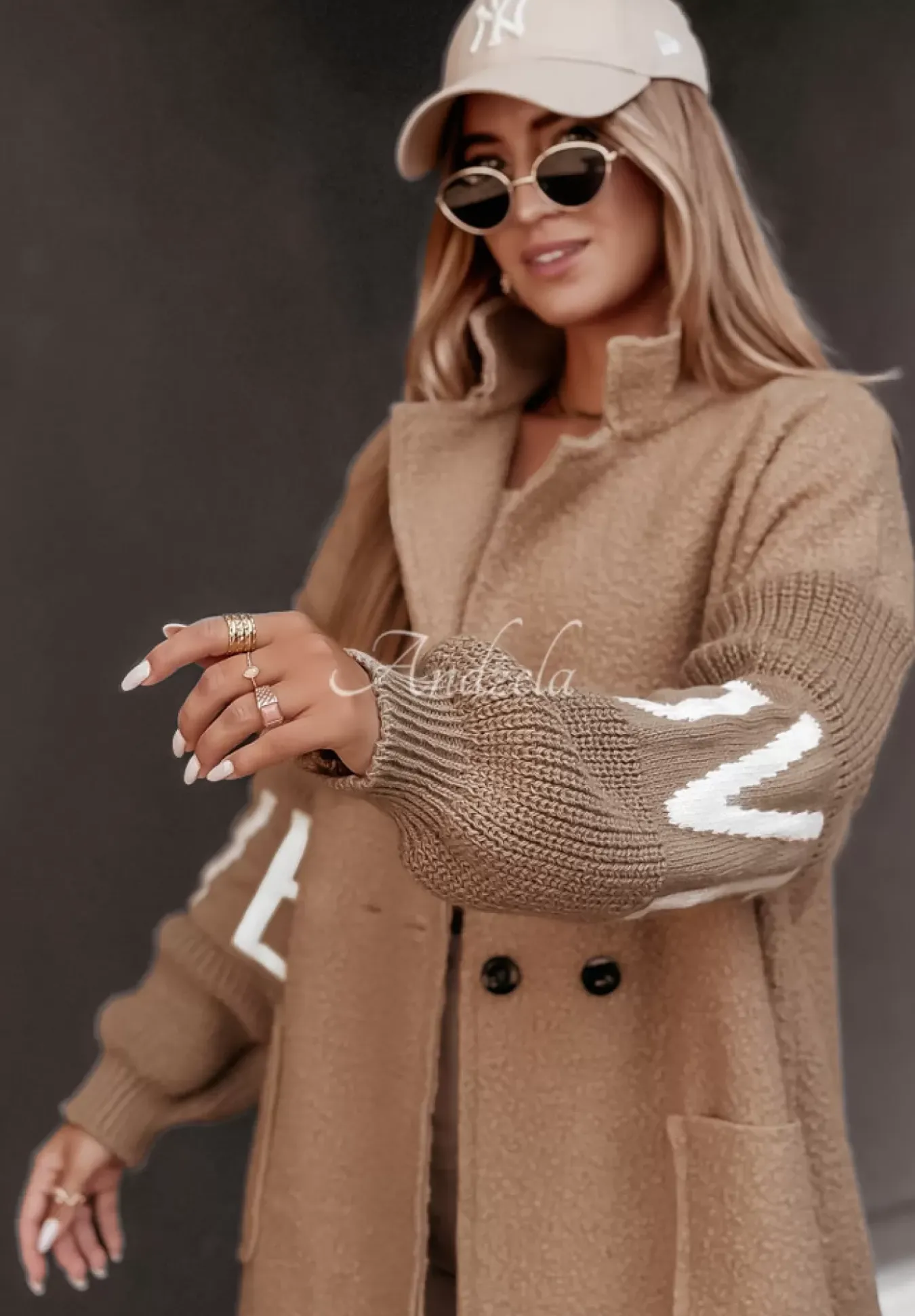 Dlugi Plaszcz Z Imitacji Kozucha Love Bezowy