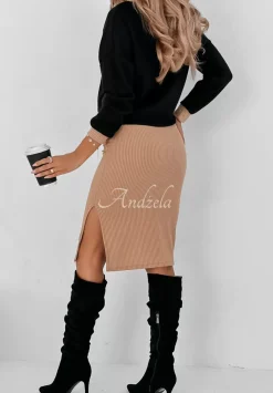 Komplet Prazkowana Sukienka I Sweter Autumn Feelings Camelowy