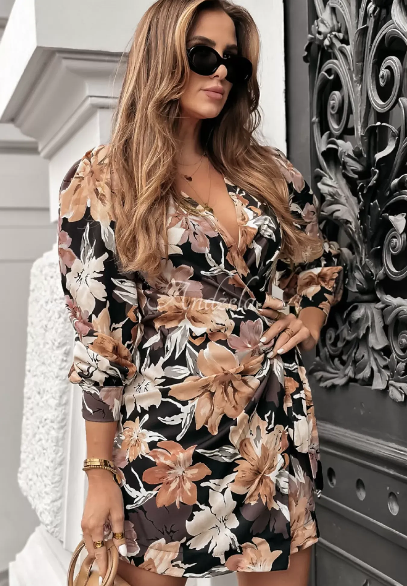 Kopertowa Sukienka W Kwiaty Magnolia Mirage Czarno-Bezowa