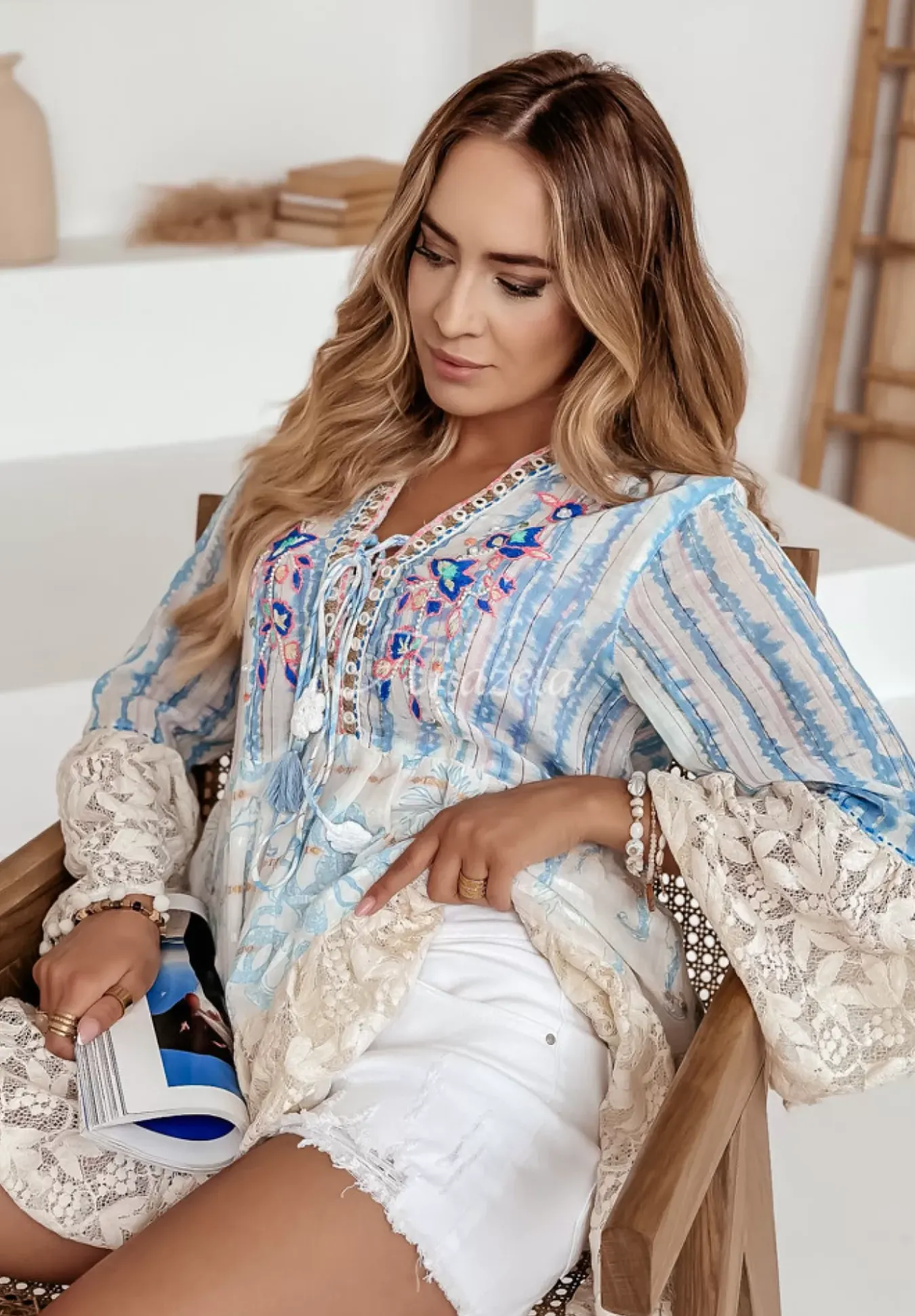 Koronkowa Bluzka Z Haftami Boho Hey Vacay Blekitna