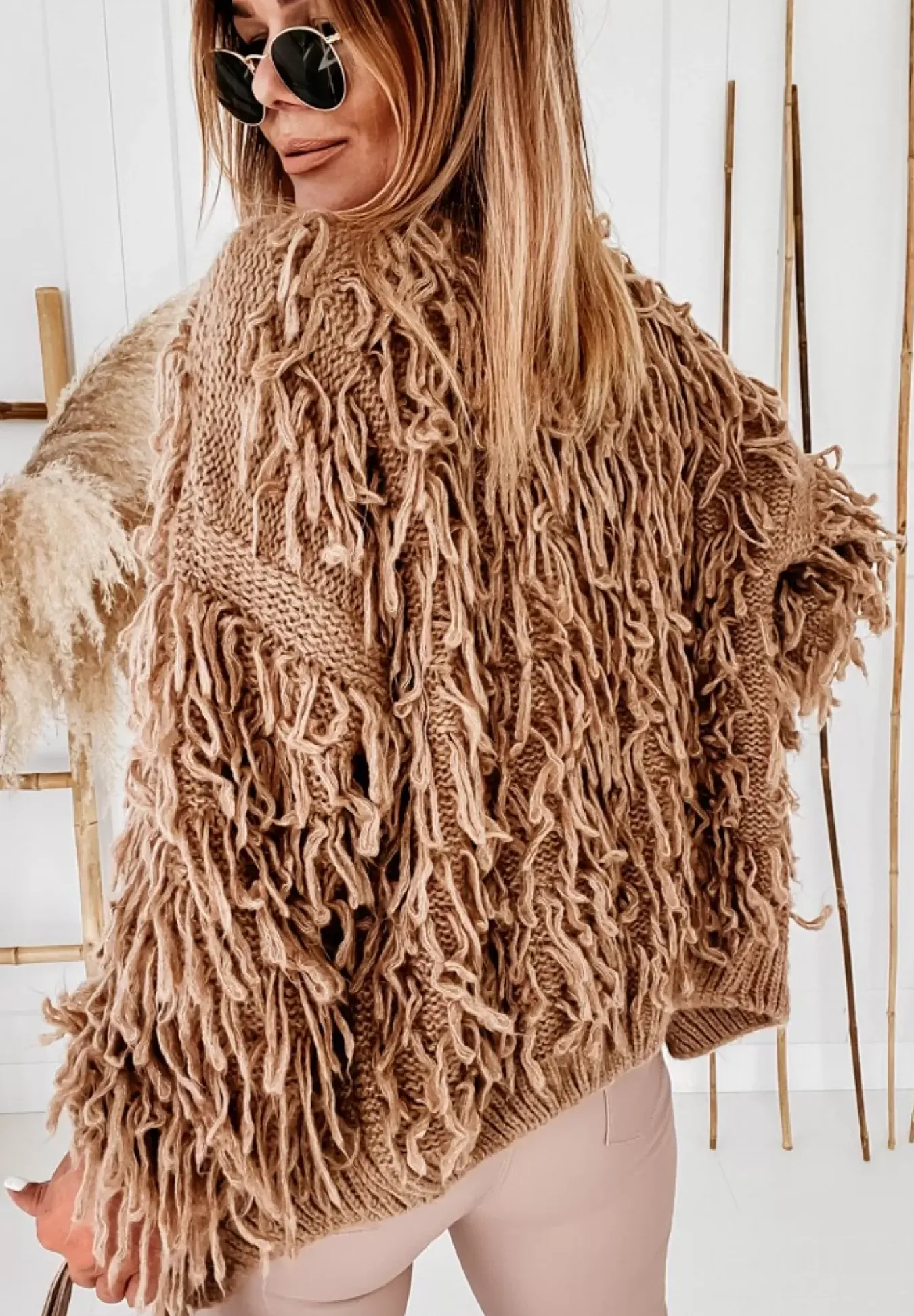 Krotki Kardigan Z Fredzlami Fringe Camelowy