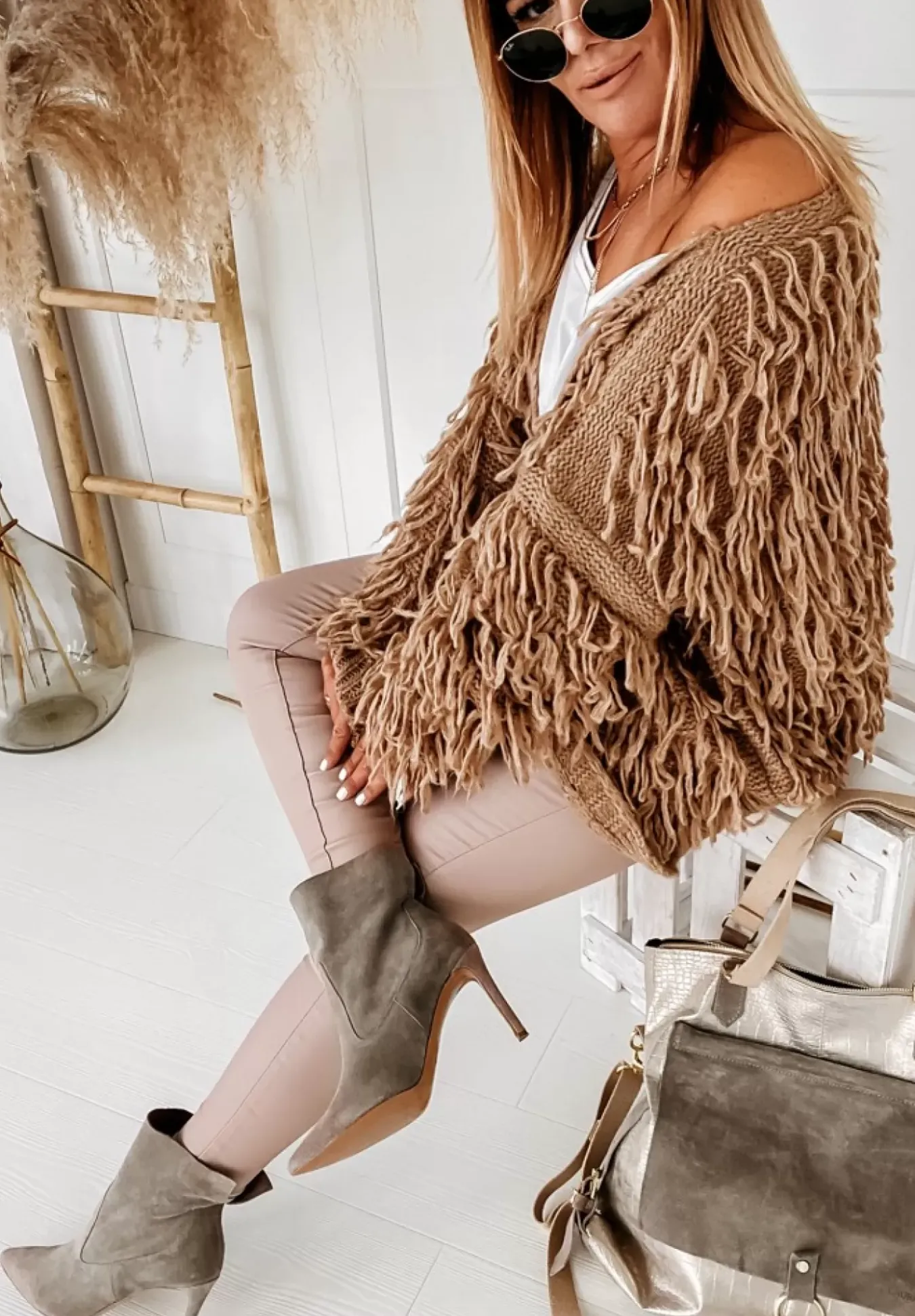 Krotki Kardigan Z Fredzlami Fringe Camelowy