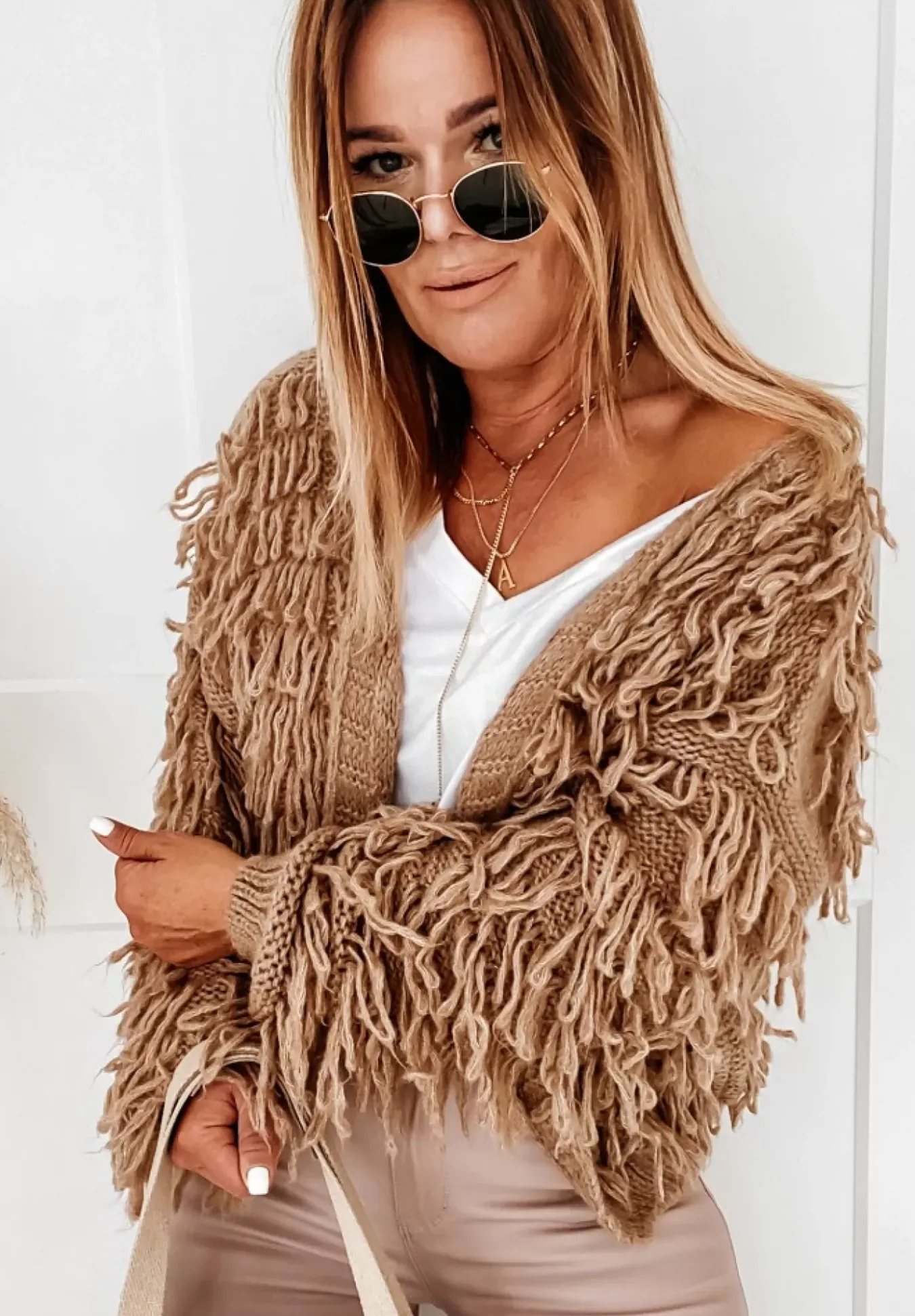 Krotki Kardigan Z Fredzlami Fringe Camelowy