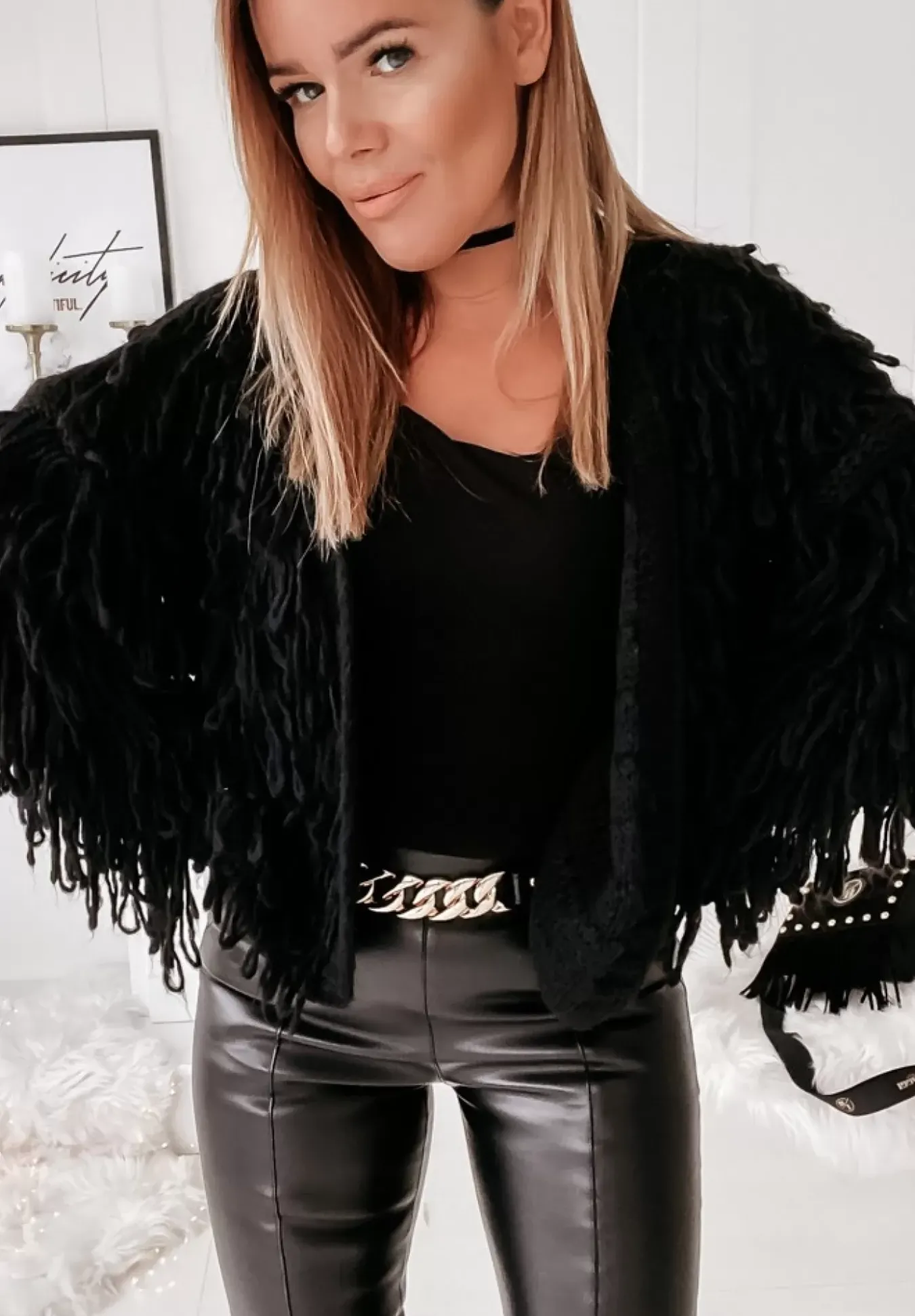 Krotki Kardigan Z Fredzlami Fringe Czarny