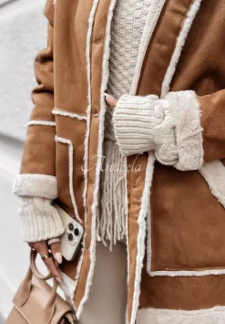 Plaszcz Z Imitacji Zamszu Z Futerkiem Icy Elegance Camelowy