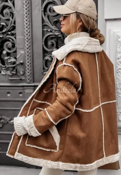 Plaszcz Z Imitacji Zamszu Z Futerkiem Icy Elegance Camelowy