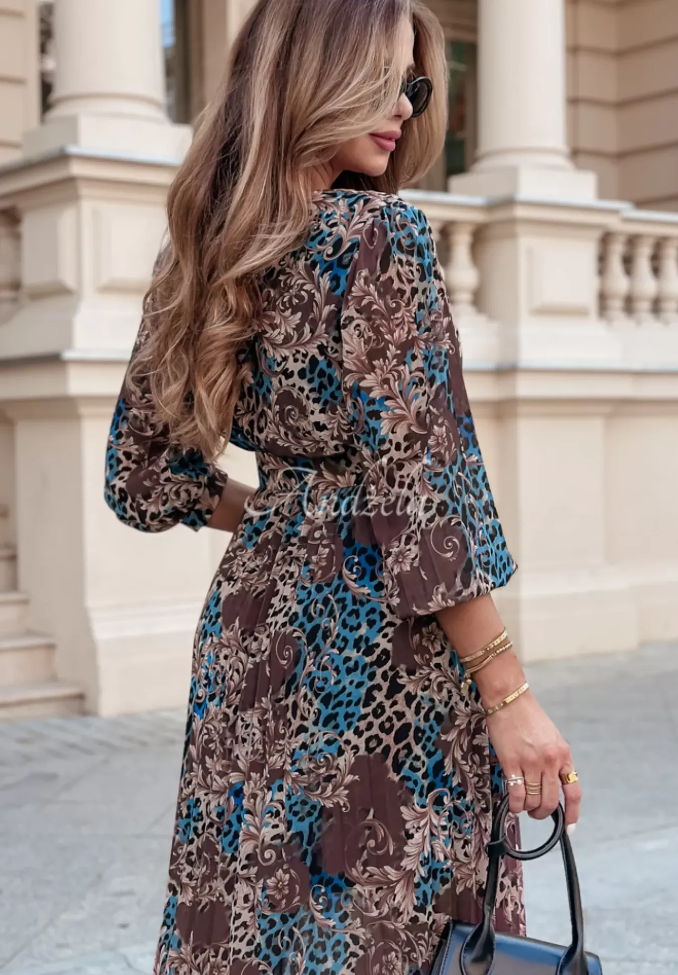 Plisowana Sukienka Maxi We Wzory Kristine Czekoladowo-Niebieska