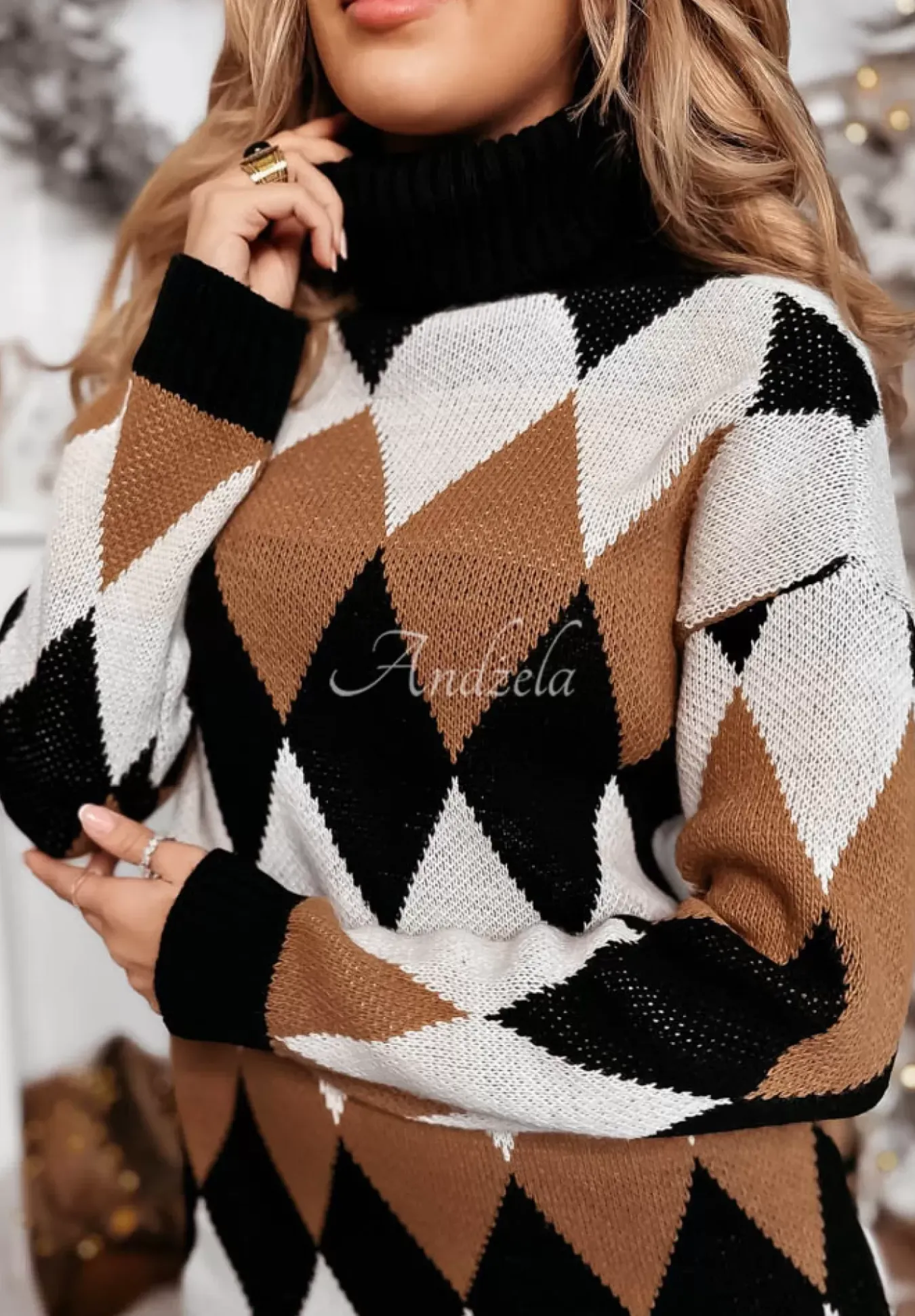 Sukienka Sweter W Romby Z Golfem Imelda Camelowo-Czarna