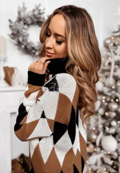 Sukienka Sweter W Romby Z Golfem Imelda Camelowo-Czarna