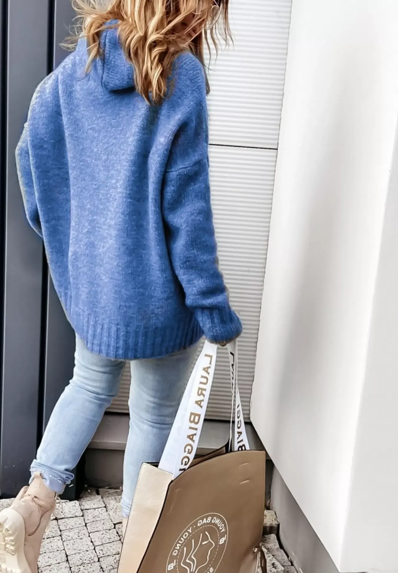 Sweter Oversize Z Kapturem Carra Niebieski