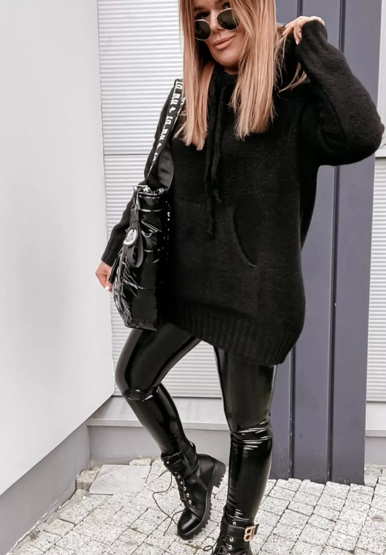 Sweter Oversize Z Kapturem Carra Czarny