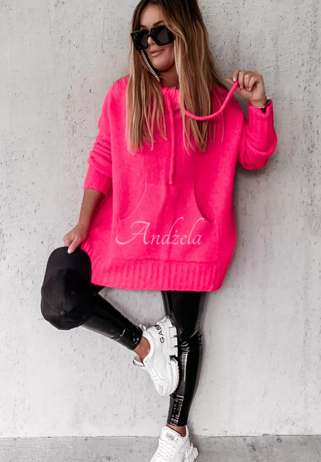 Sweter Oversize Z Kapturem Carra Neonowy Rozowy