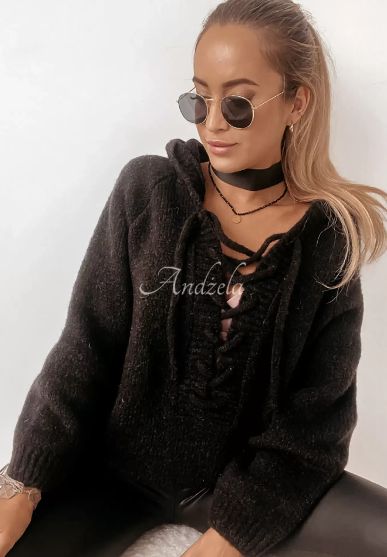 Sweter Oversize Ze Sznurowaniem I Kapturem Laossi Czarny