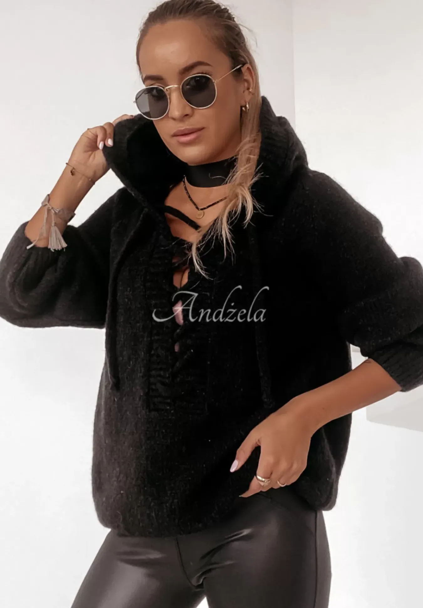 Sweter Oversize Ze Sznurowaniem I Kapturem Laossi Czarny