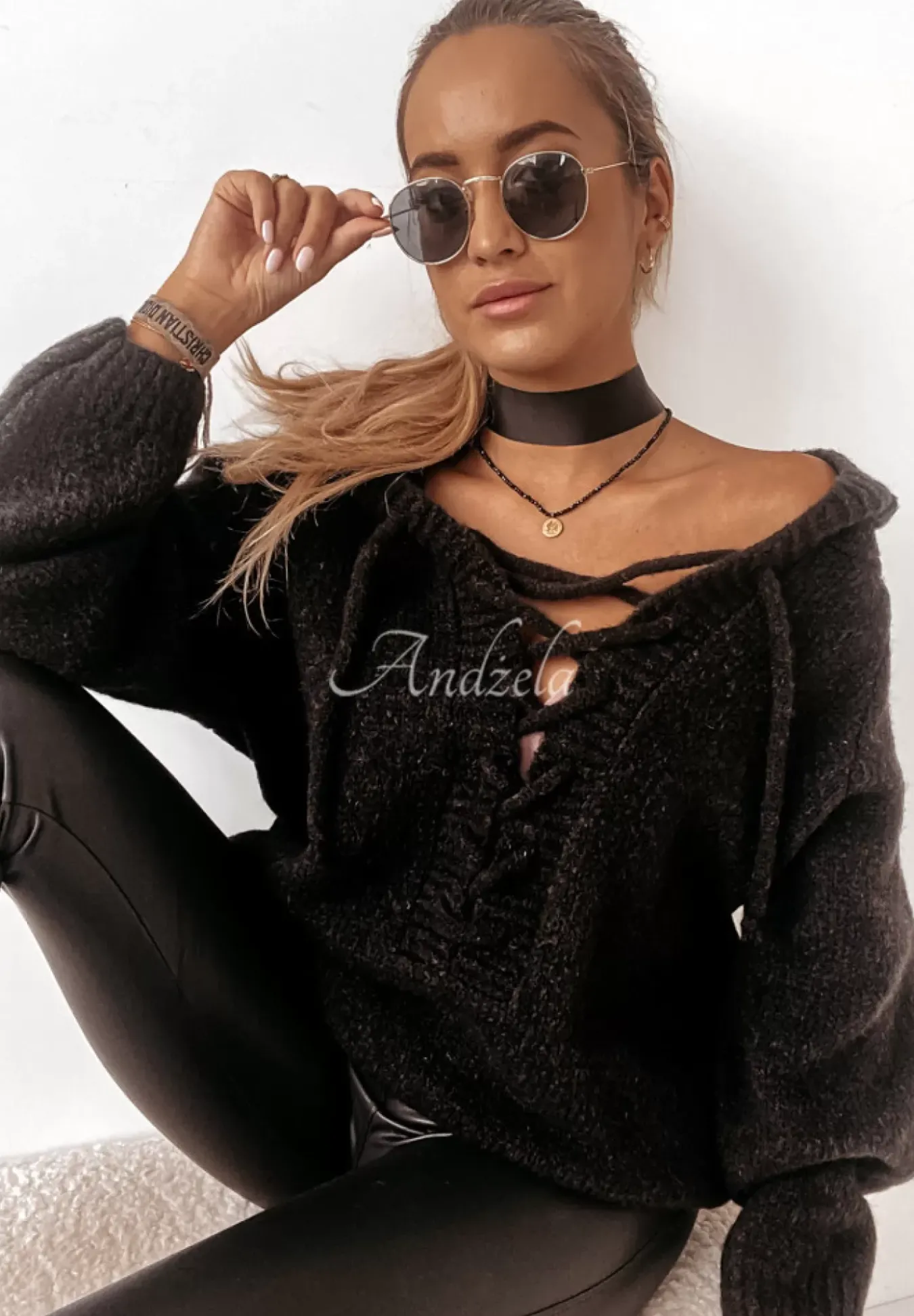 Sweter Oversize Ze Sznurowaniem I Kapturem Laossi Czarny