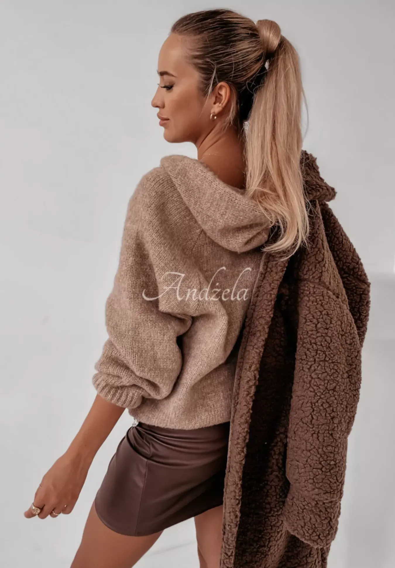 Sweter Oversize Ze Sznurowaniem I Kapturem Laossi Camelowy
