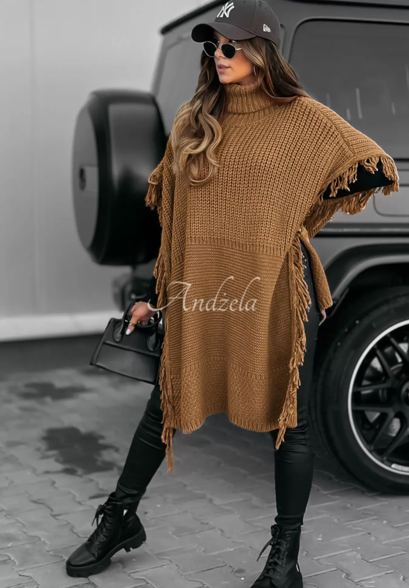 Sweter Ponczo Z Fredzlami I Golfem Welcome Autumn Camelowy