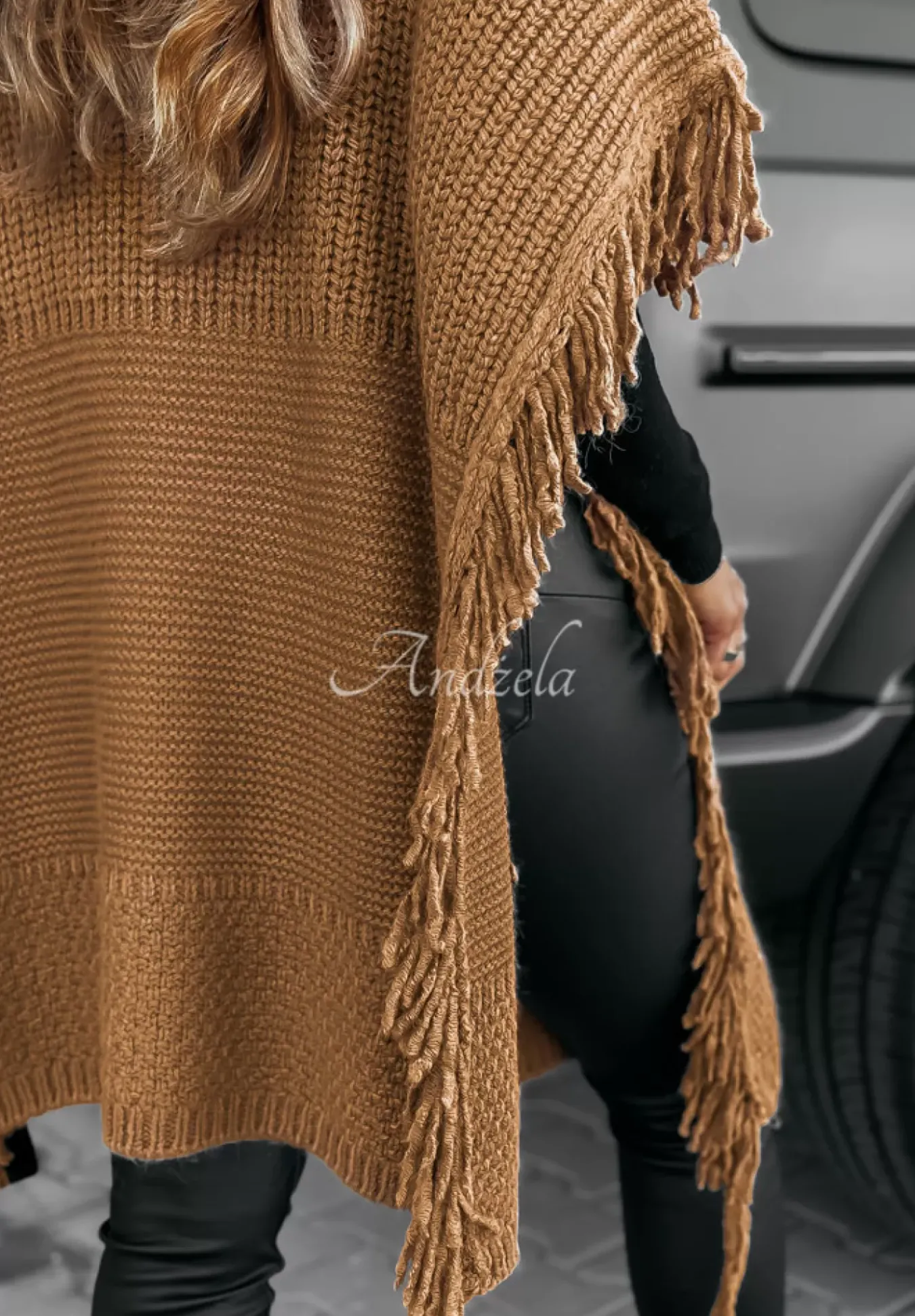 Sweter Ponczo Z Fredzlami I Golfem Welcome Autumn Camelowy