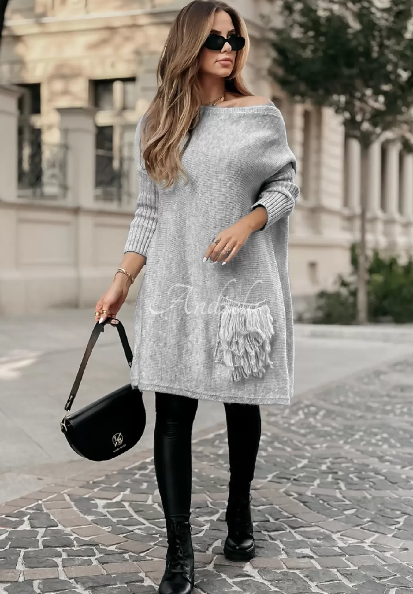 Sweter Sukienka Oversize Z Fredzlami Hot Tea Szary