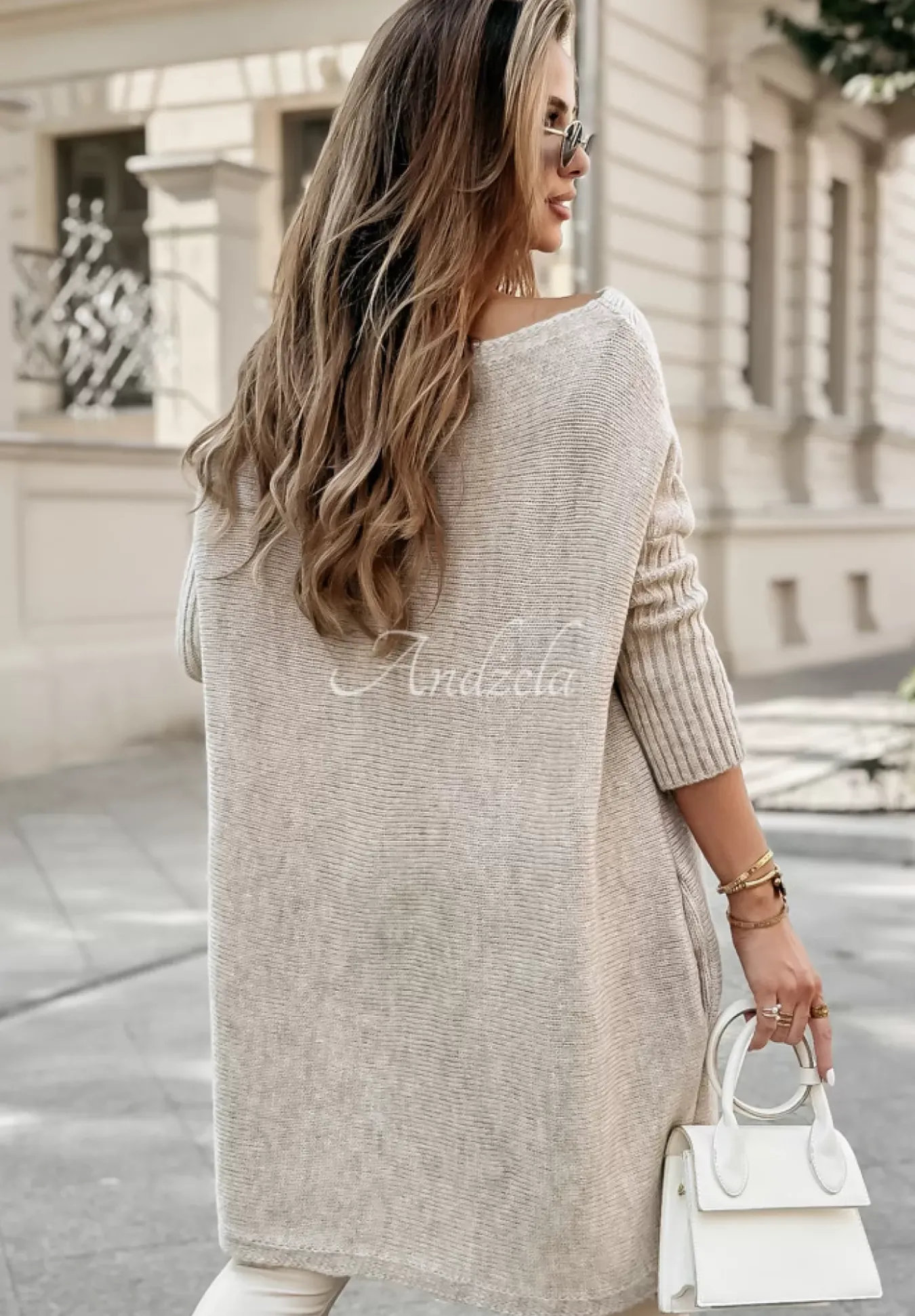Sweter Sukienka Oversize Z Fredzlami Hot Tea Bezowy