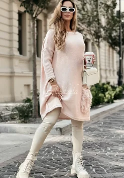 Sweter Sukienka Oversize Z Fredzlami Hot Tea Pudrowy Roz