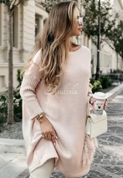 Sweter Sukienka Oversize Z Fredzlami Hot Tea Pudrowy Roz