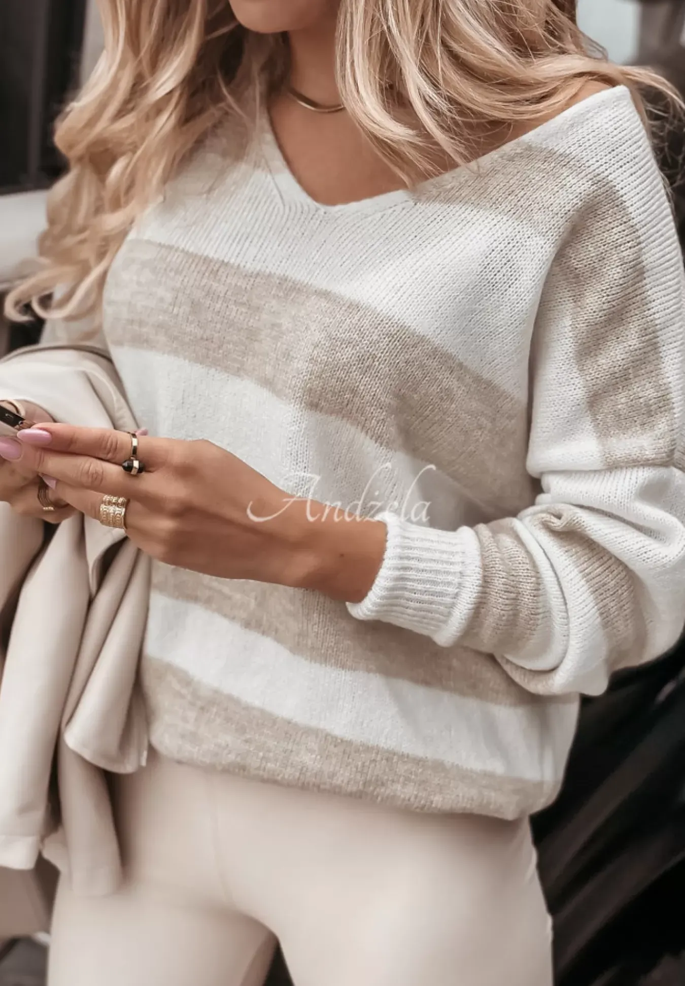Sweter W Paski Z Dekoltem Autumn Stripes Bialo-Bezowy