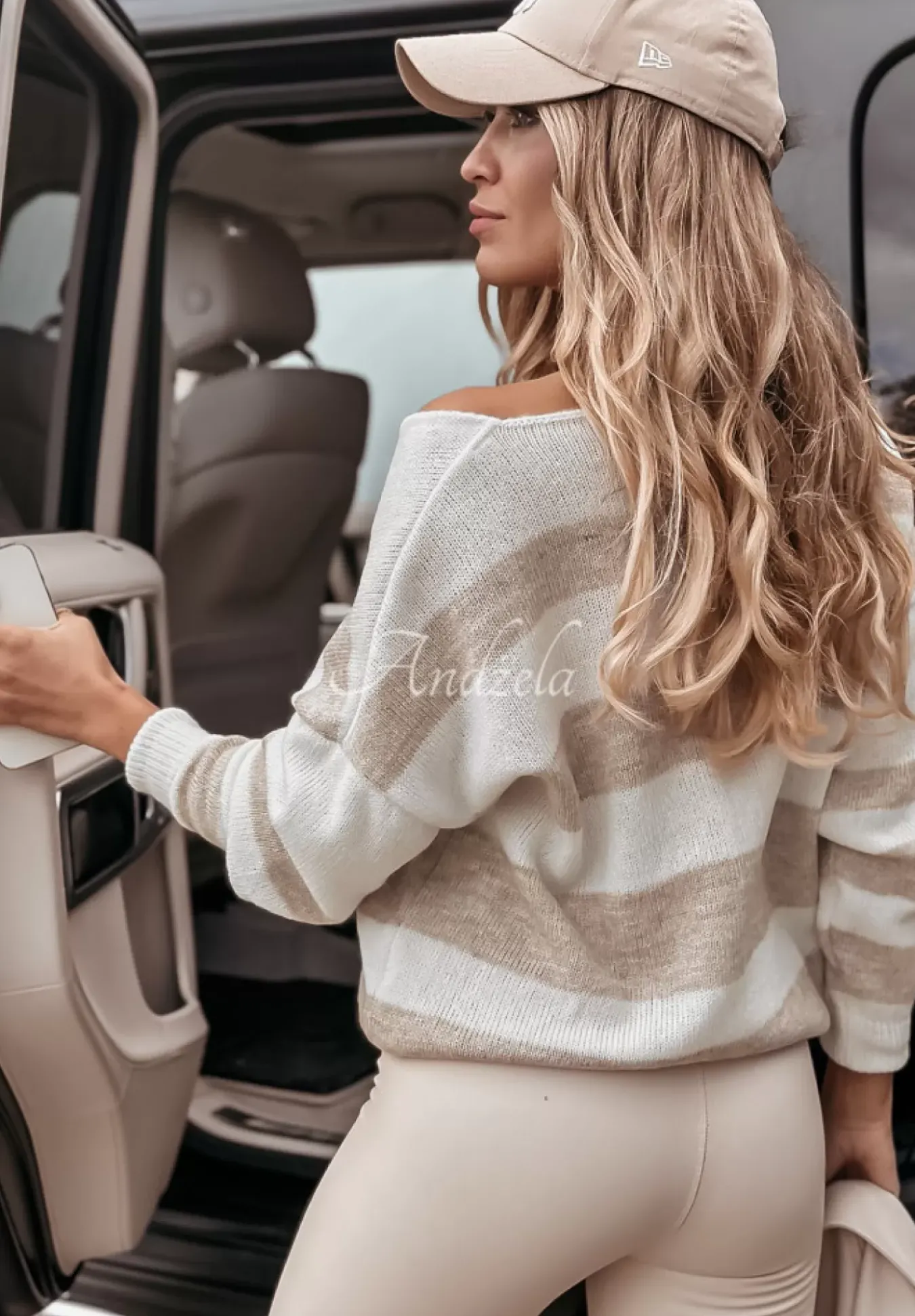 Sweter W Paski Z Dekoltem Autumn Stripes Bialo-Bezowy