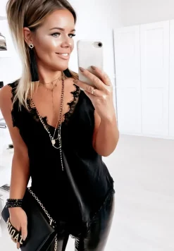 Top Na Ramiaczkach Z Koronka Mua Czarny