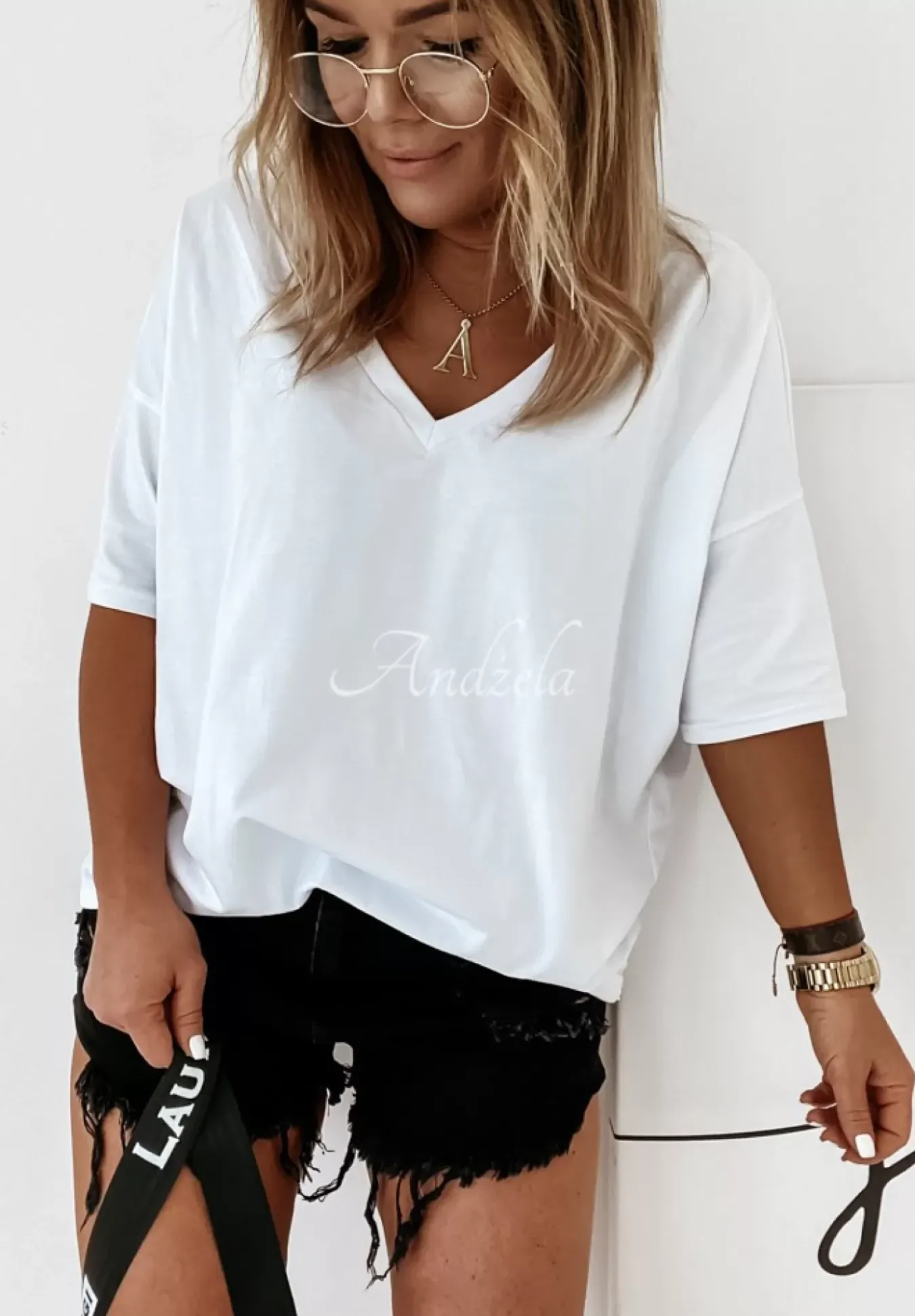 T-Shirt Oversize Z Dekoltem W Serek Cascade Bialy