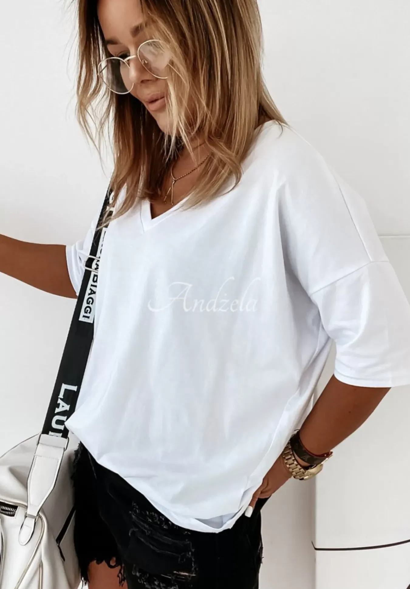 T-Shirt Oversize Z Dekoltem W Serek Cascade Bialy