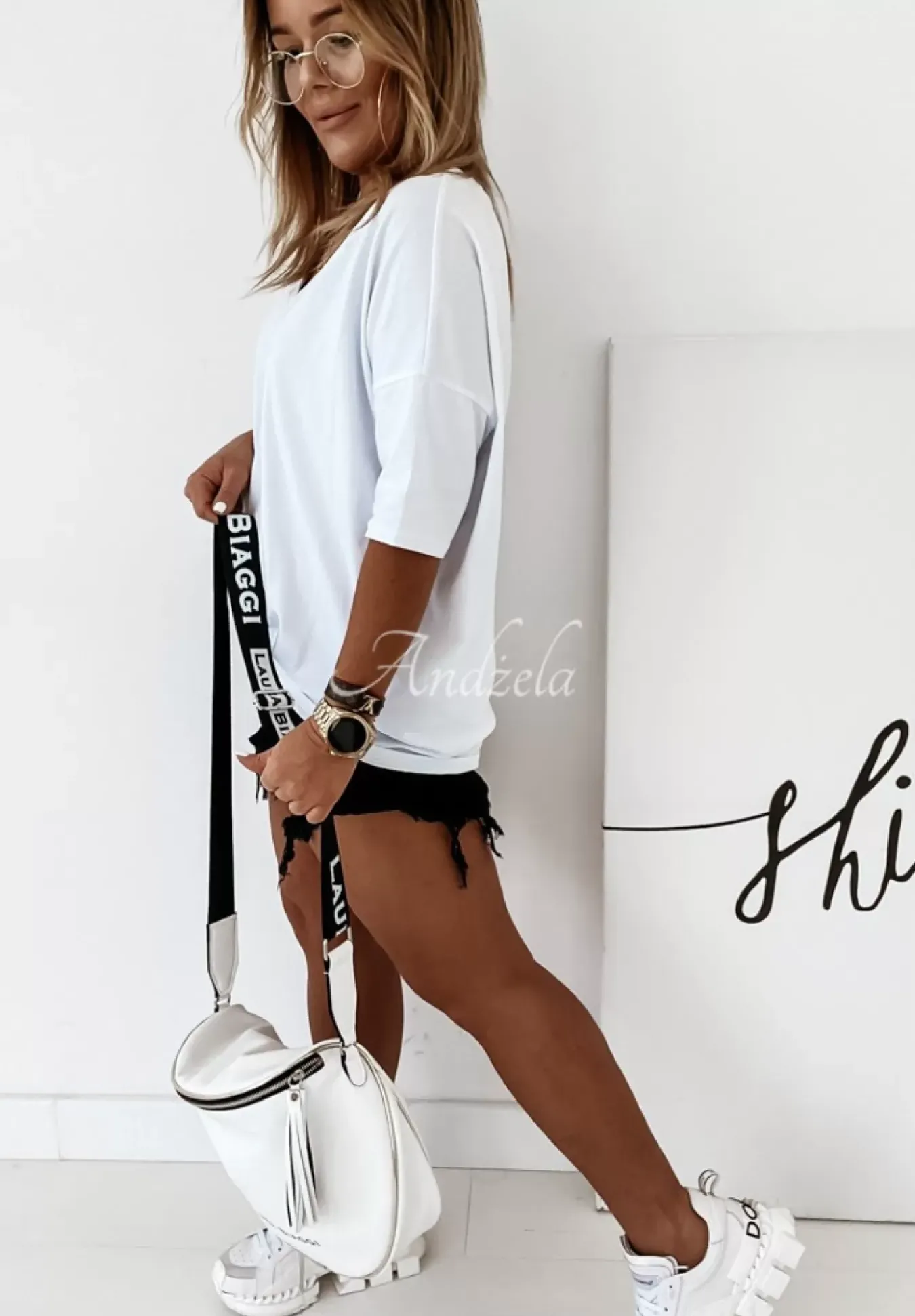 T-Shirt Oversize Z Dekoltem W Serek Cascade Bialy