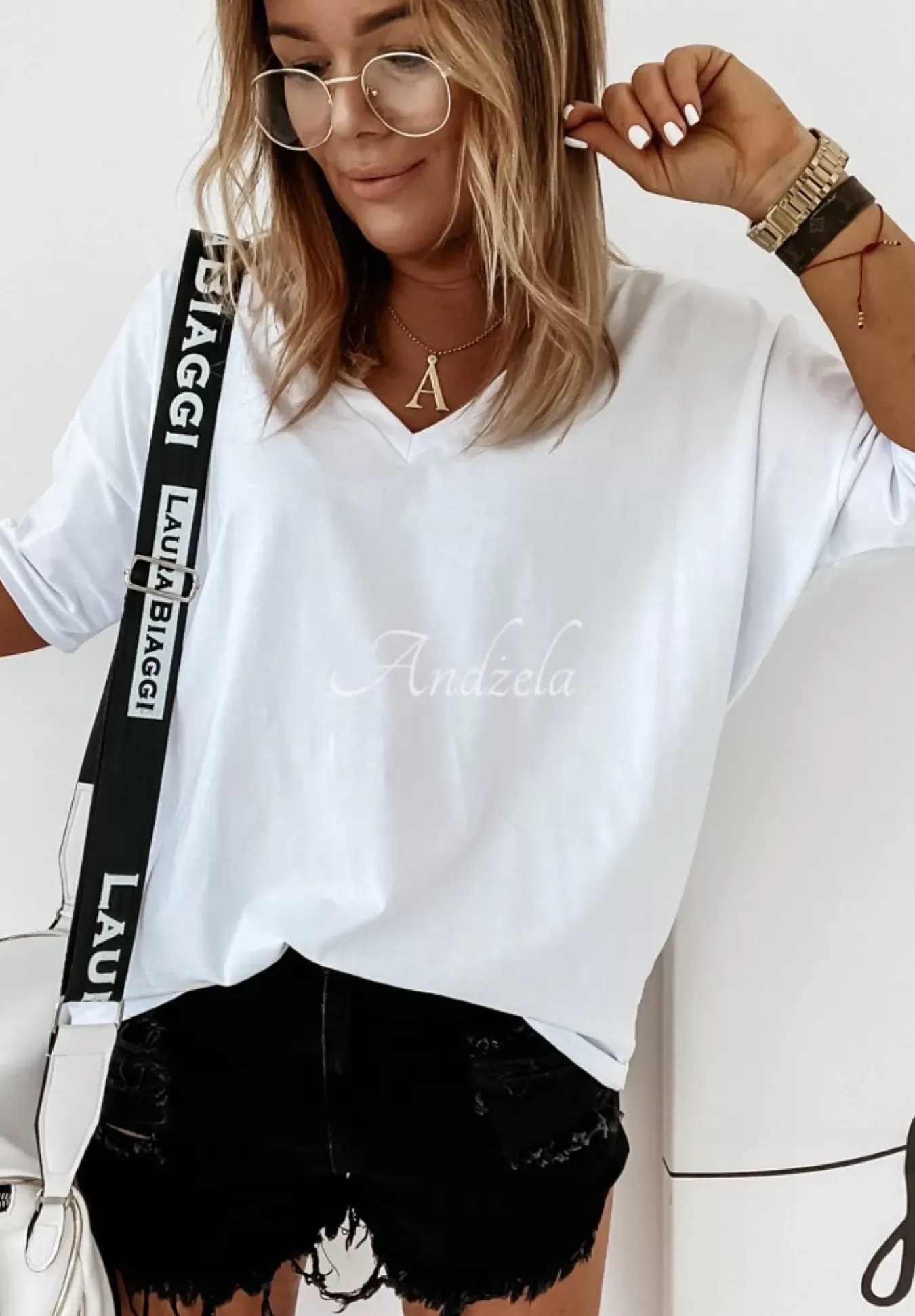 T-Shirt Oversize Z Dekoltem W Serek Cascade Bialy