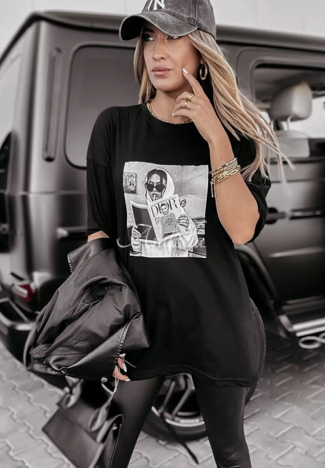 T-Shirt Z Nadrukiem Newspaper Czarny