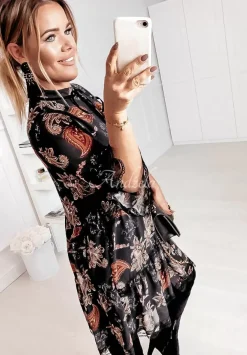 Wzorzysta Sukienka Mini Z Falbankami Atlanta Czarna